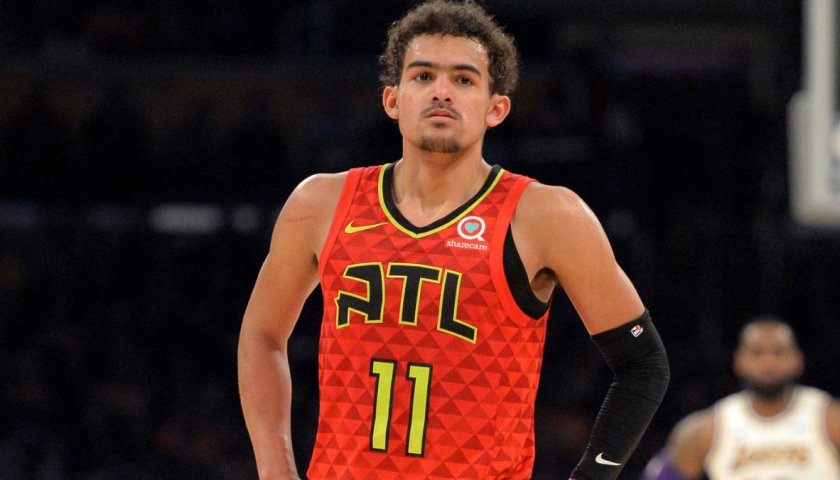 Богу янг. Ховард Хоукс. Trae young Lakers. Trae young в очках.